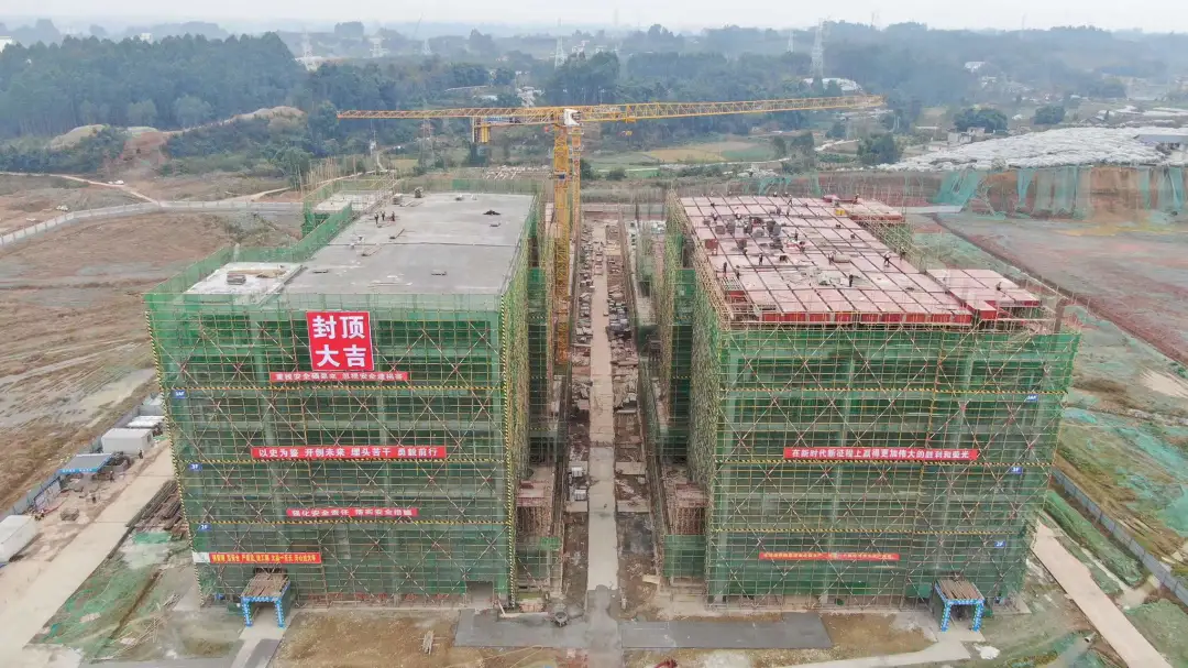 金茂源（西南·青神）表面處理循環(huán)經(jīng)濟產(chǎn)業(yè)園一期首棟廠房順利封頂